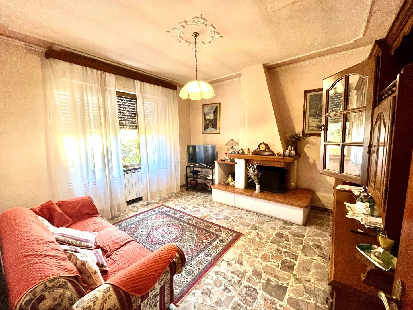 Immagine 3 di Villa in vendita  a Montopoli In Val D'arno