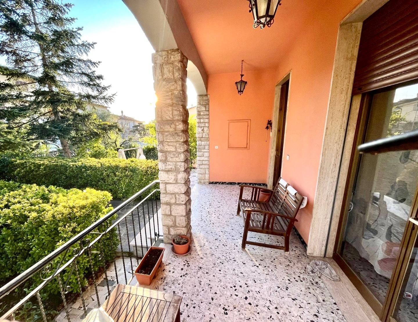 Immagine 2 di Villa in vendita  a Montopoli In Val D'arno