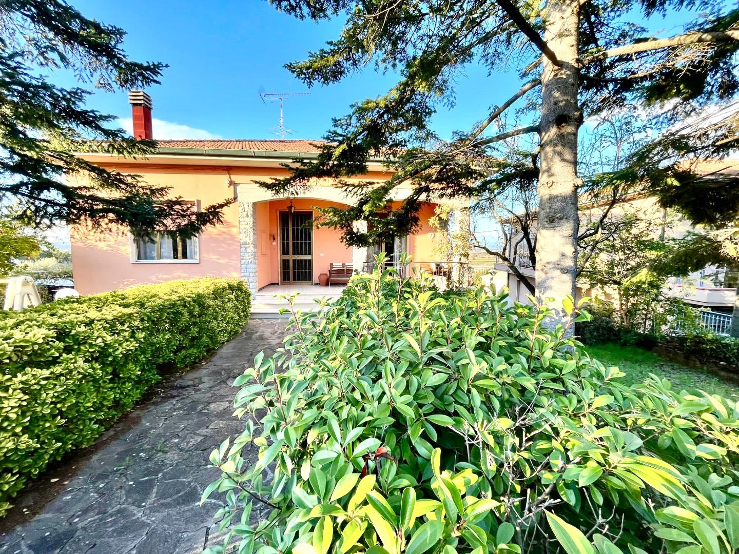 Immagine 12 di Villa in vendita  a Montopoli In Val D'arno