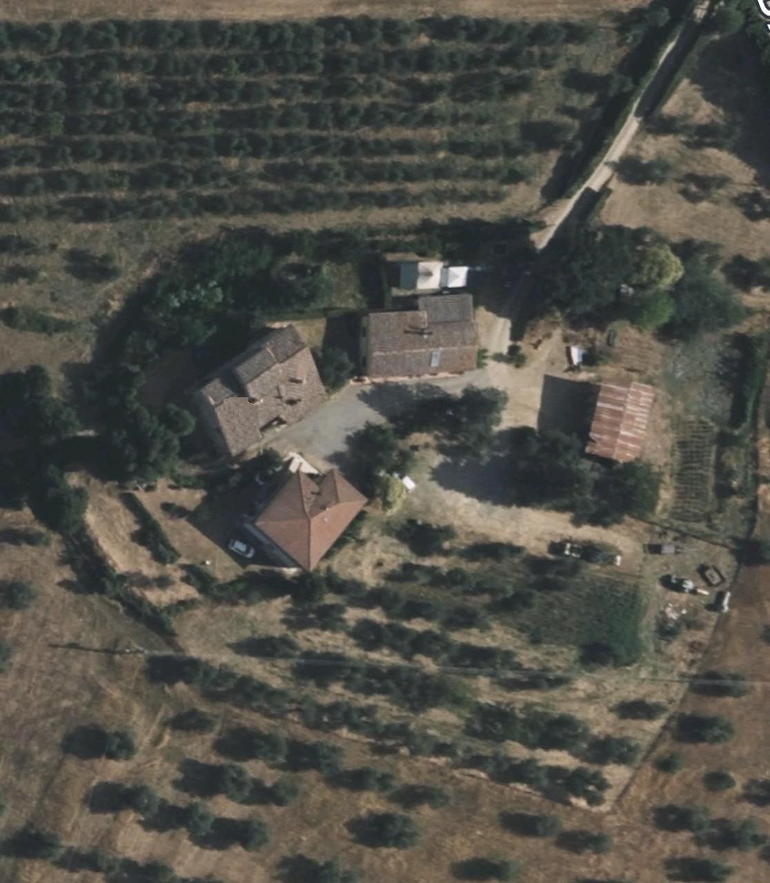 Immagine 1 di Agriturismo in vendita  a Siena