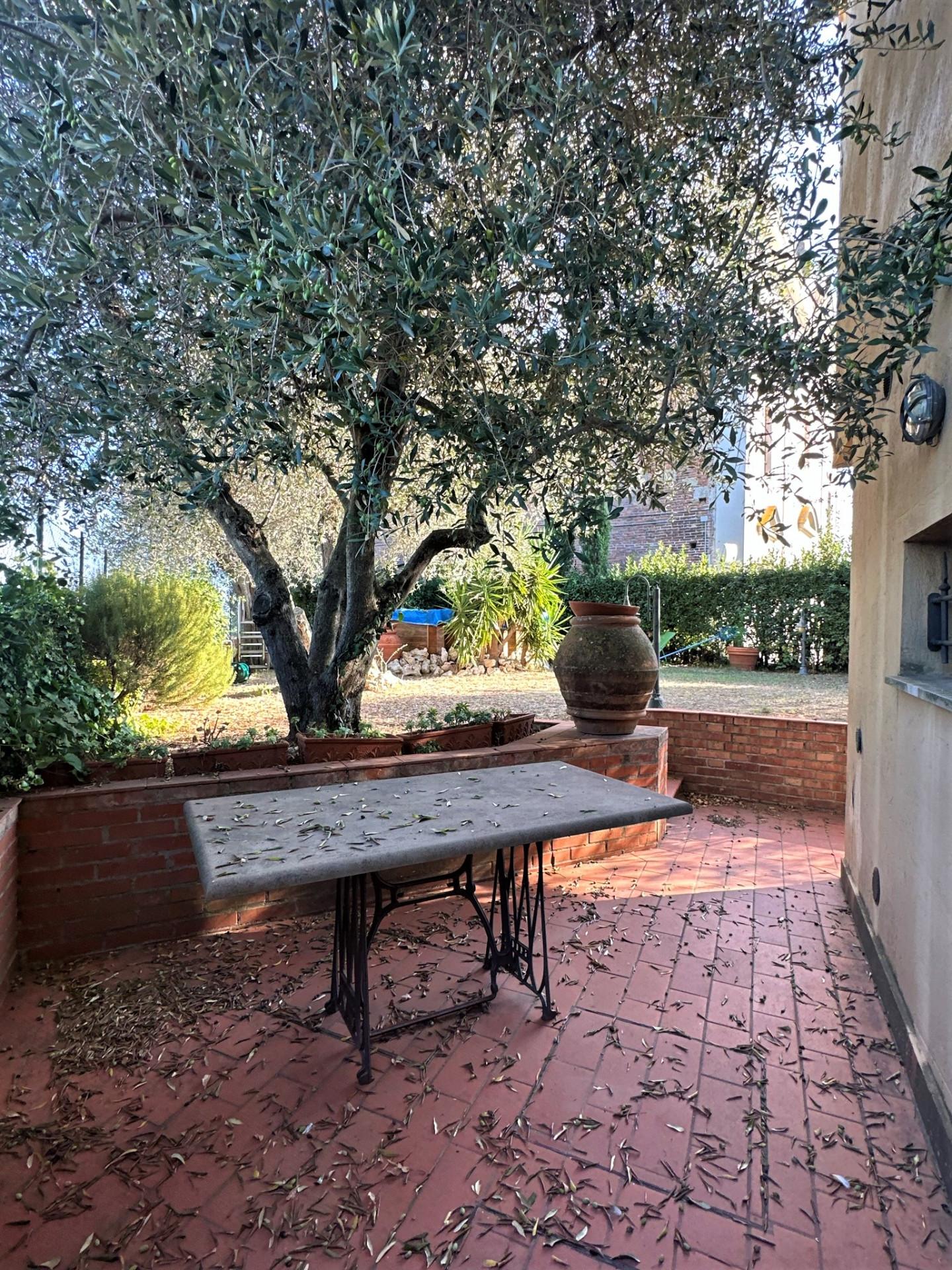 Immagine 15 di Villa in vendita  a San Miniato