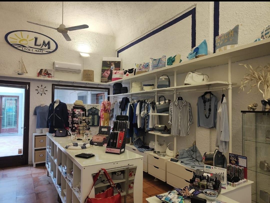 Immagine 4 di Attività commerciale in vendita  a Sarzana