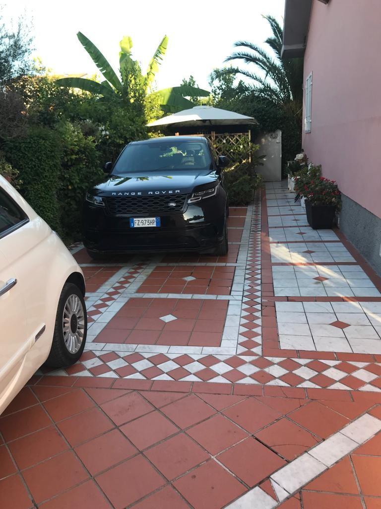 Immagine 11 di Casa bifamiliare in vendita  a Carrara