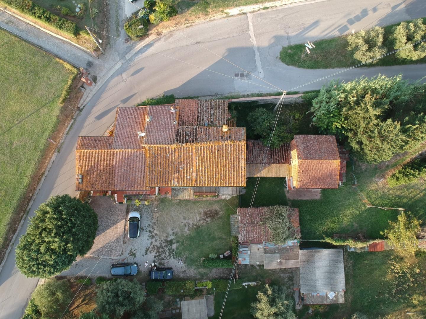 Immagine 51 di Rustico / casale in vendita  a Capannori