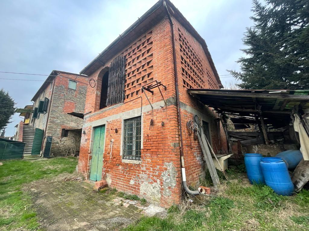 Immagine 14 di Rustico / casale in vendita  a Capannori