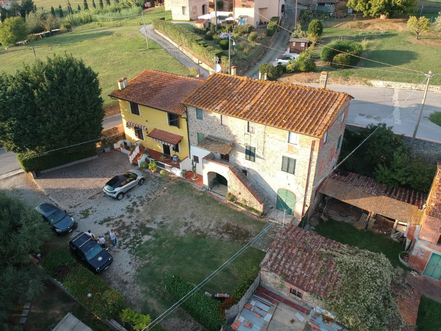 Immagine 46 di Rustico / casale in vendita  a Capannori