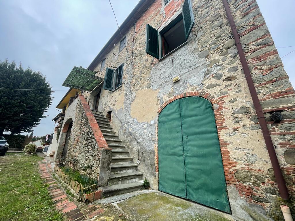 Immagine 8 di Rustico / casale in vendita  a Capannori