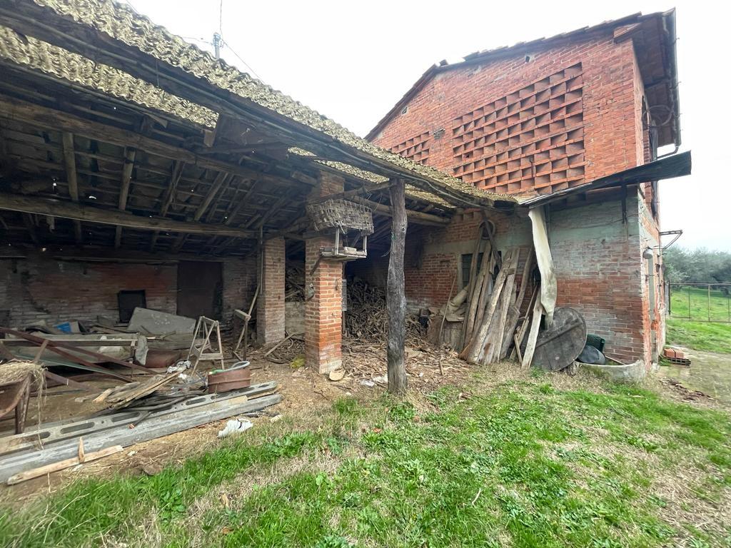 Immagine 5 di Rustico / casale in vendita  a Capannori