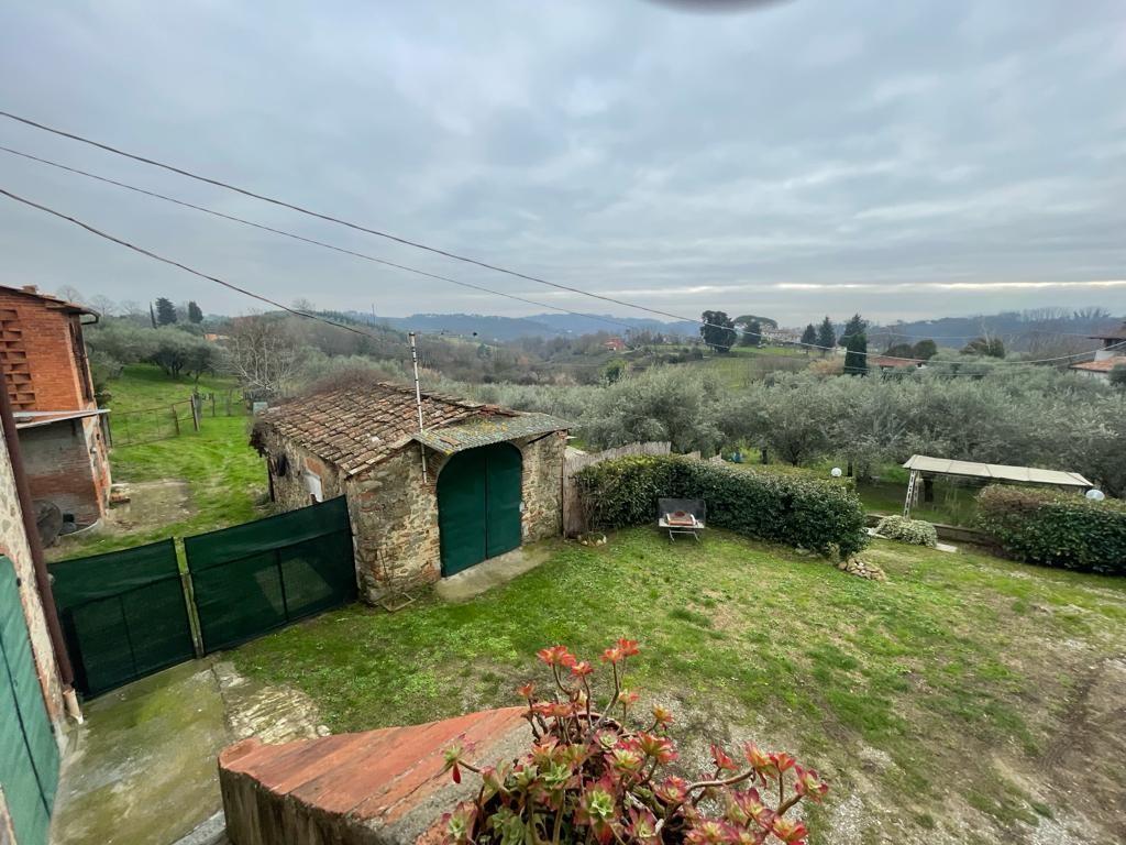 Immagine 29 di Rustico / casale in vendita  a Capannori