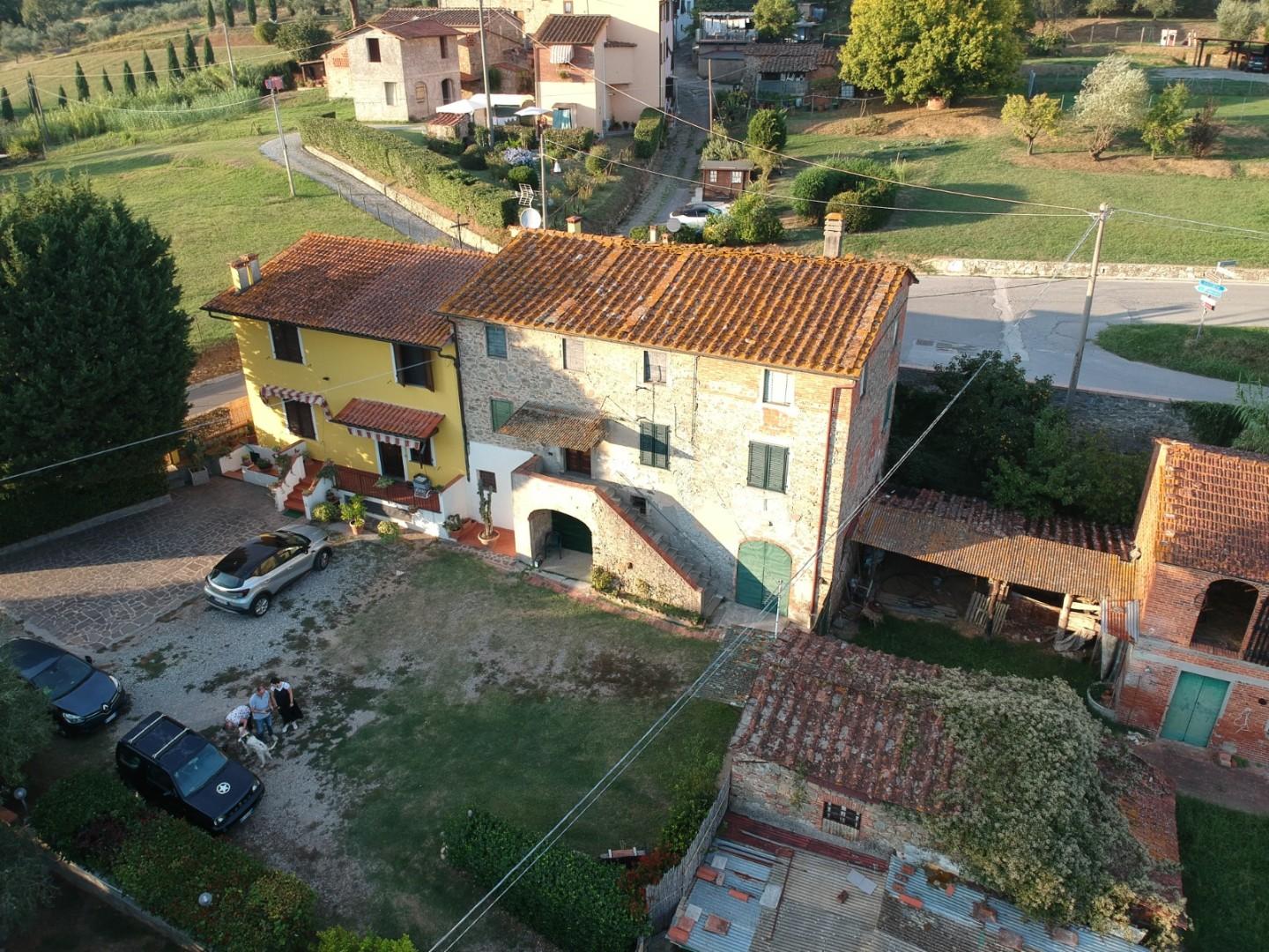Immagine 2 di Rustico / casale in vendita  a Capannori