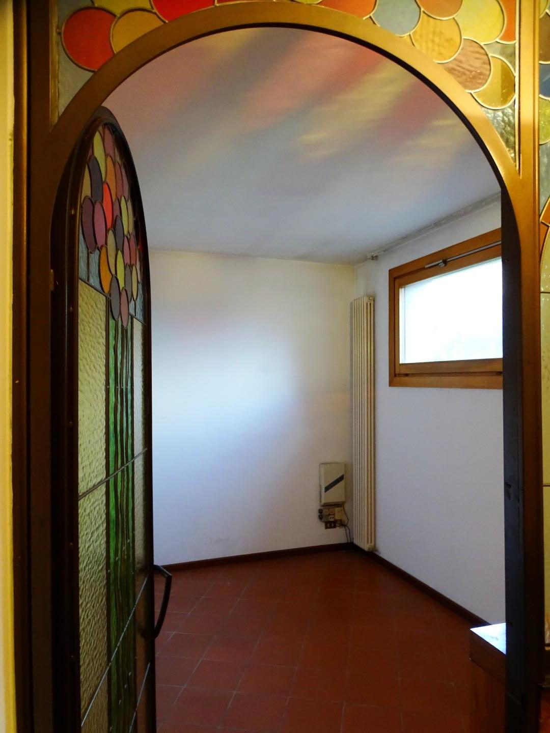 Immagine 10 di Villa in vendita  a San Miniato