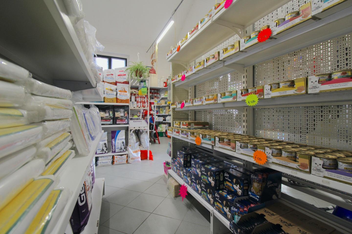 Immagine 8 di Negozio in vendita  a Casciana Terme Lari