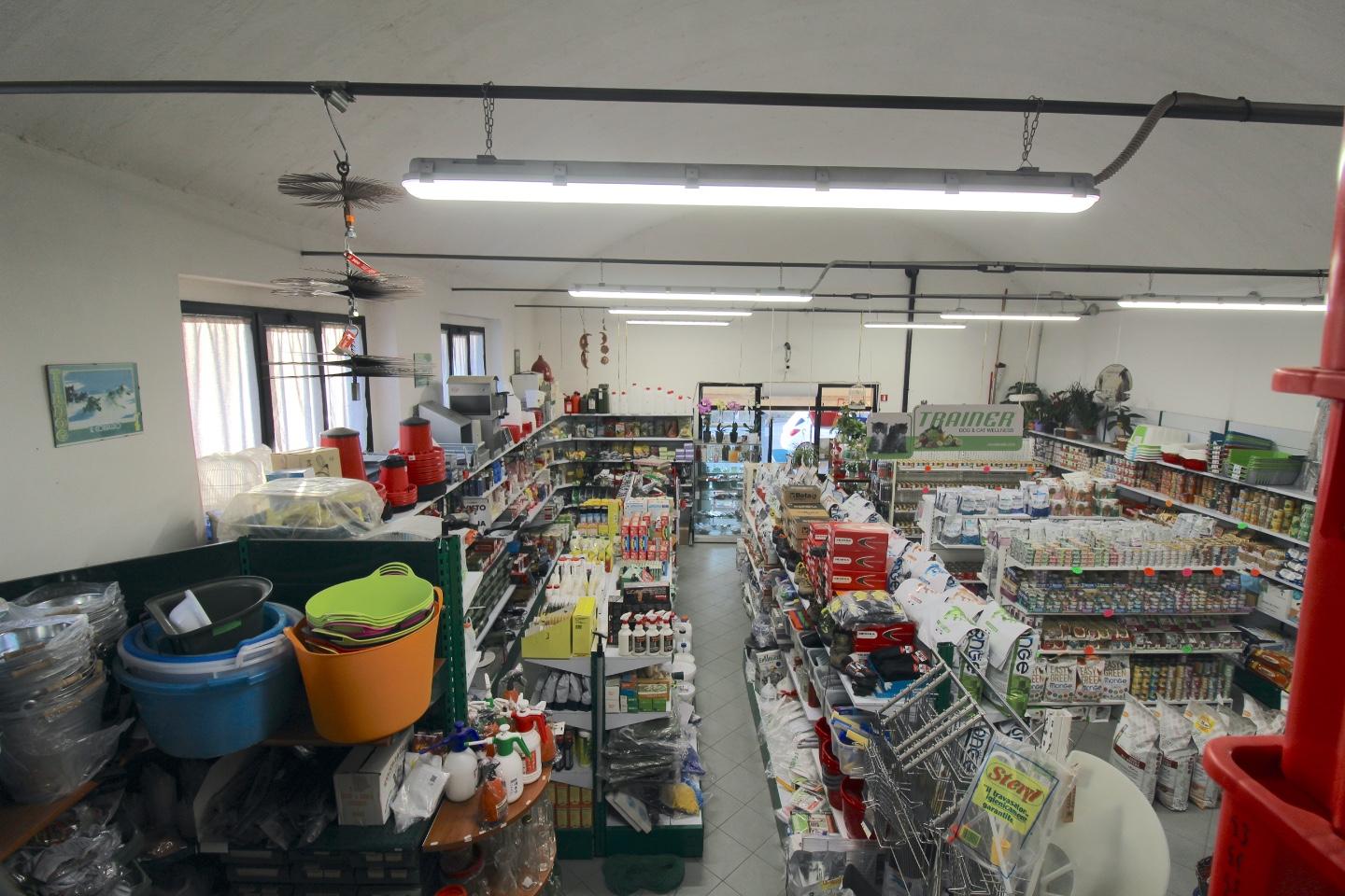 Immagine 12 di Negozio in vendita  a Casciana Terme Lari