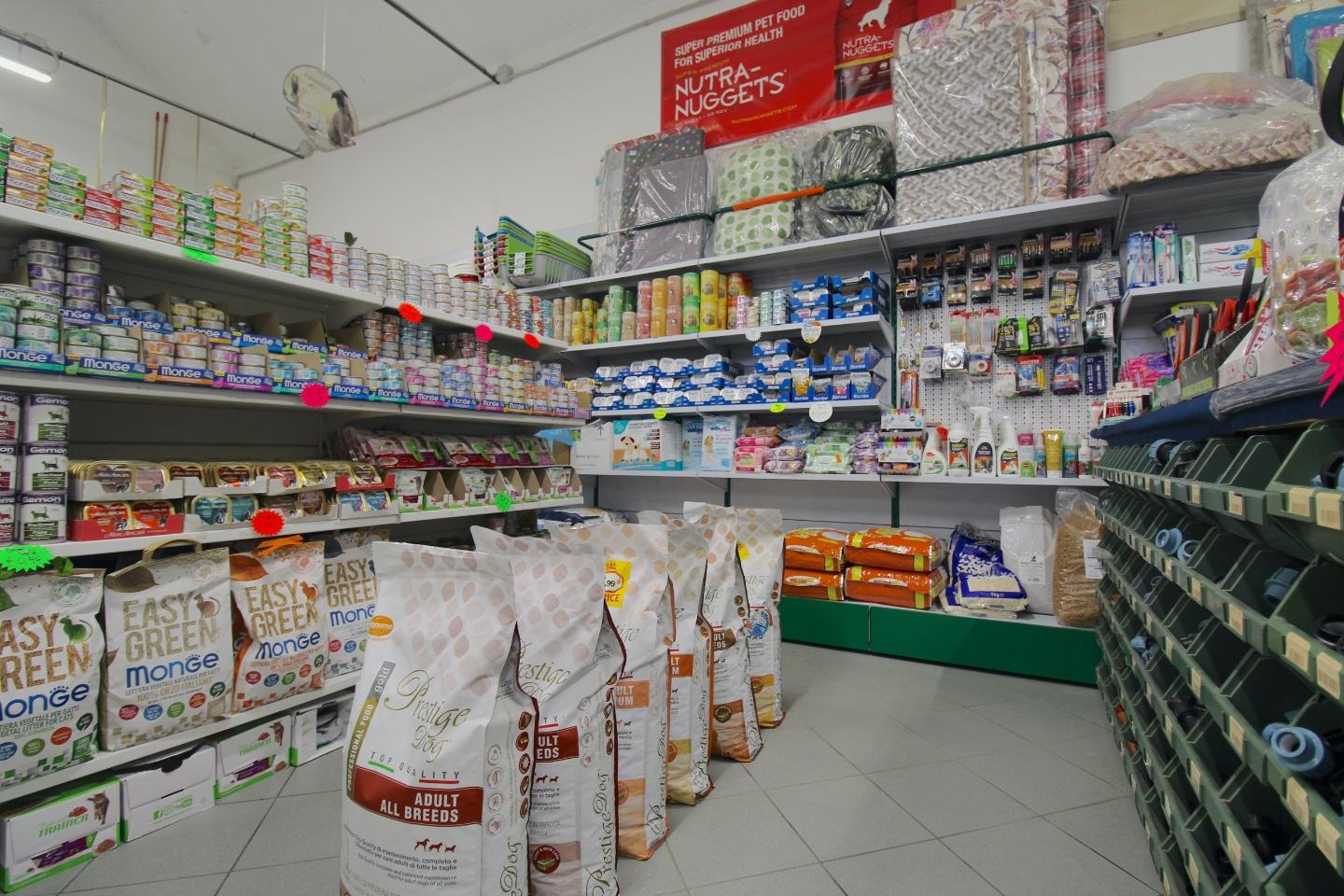 Immagine 10 di Negozio in vendita  a Casciana Terme Lari