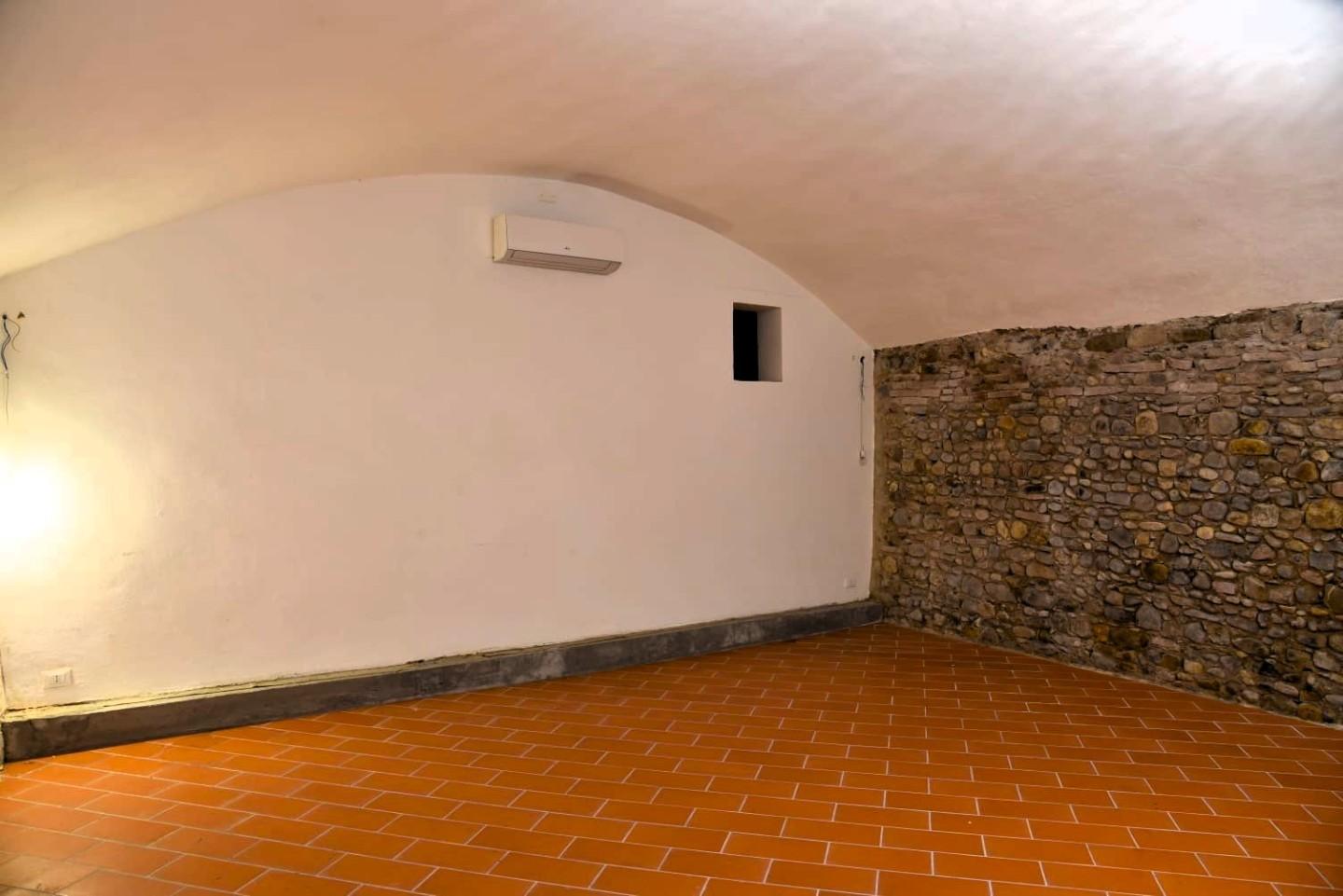 Immagine 16 di Locale commerciale in vendita  a San Casciano In Val Di Pesa