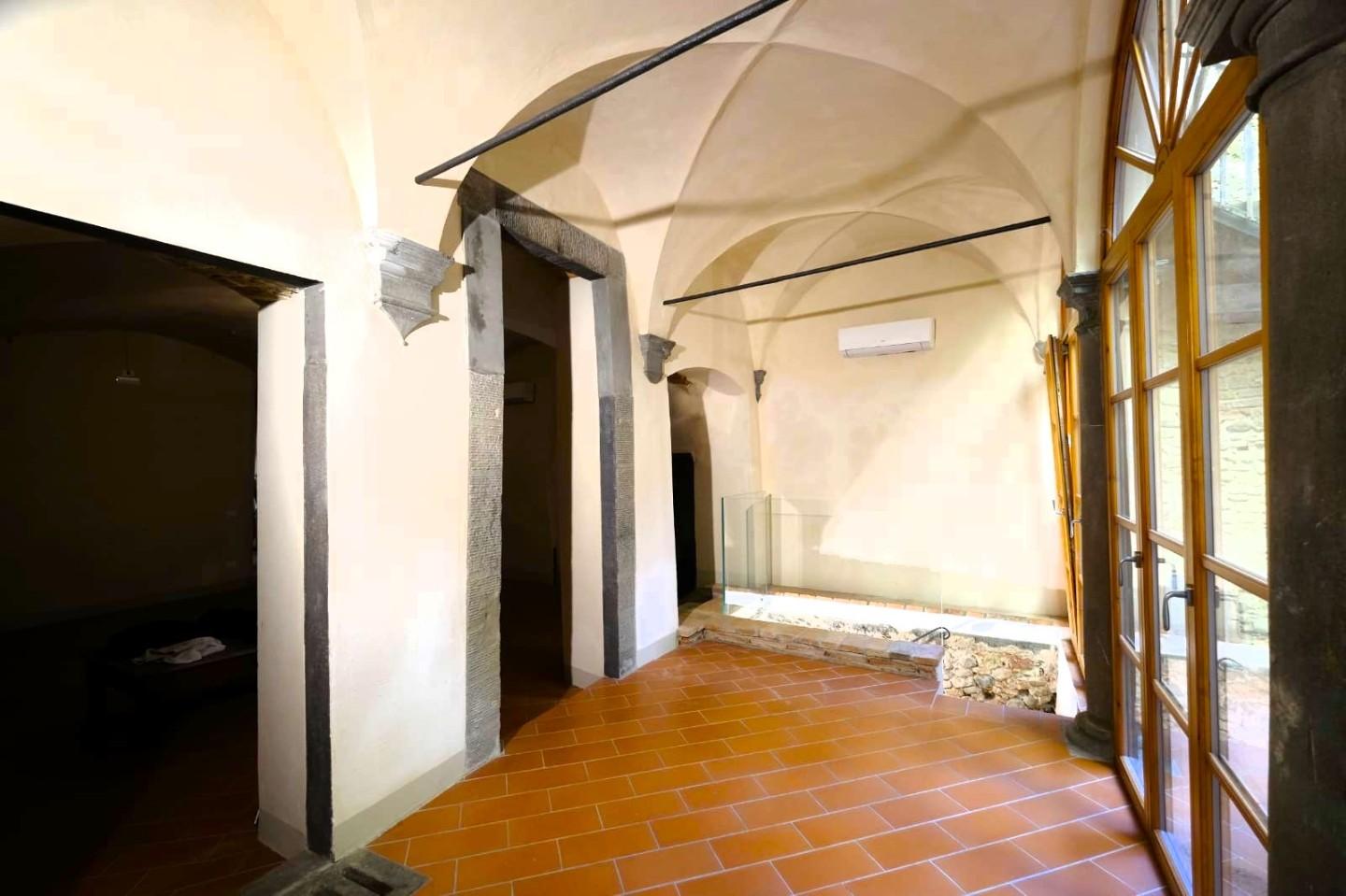 Immagine 8 di Locale commerciale in vendita  a San Casciano In Val Di Pesa