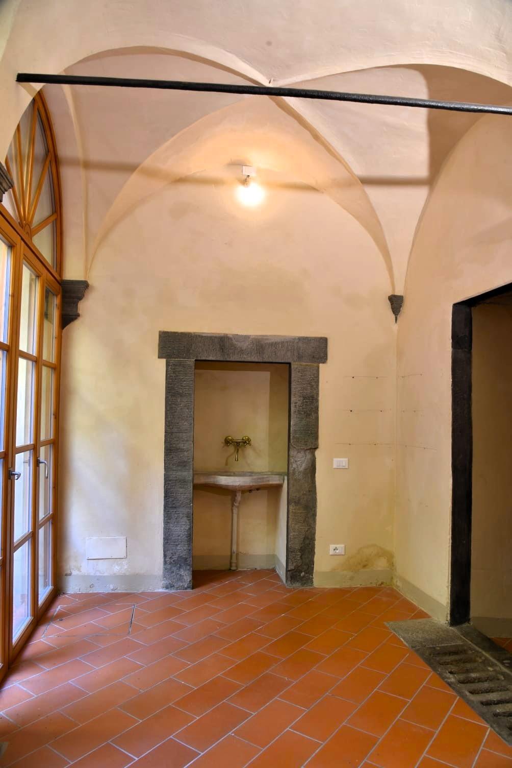 Immagine 7 di Locale commerciale in vendita  a San Casciano In Val Di Pesa