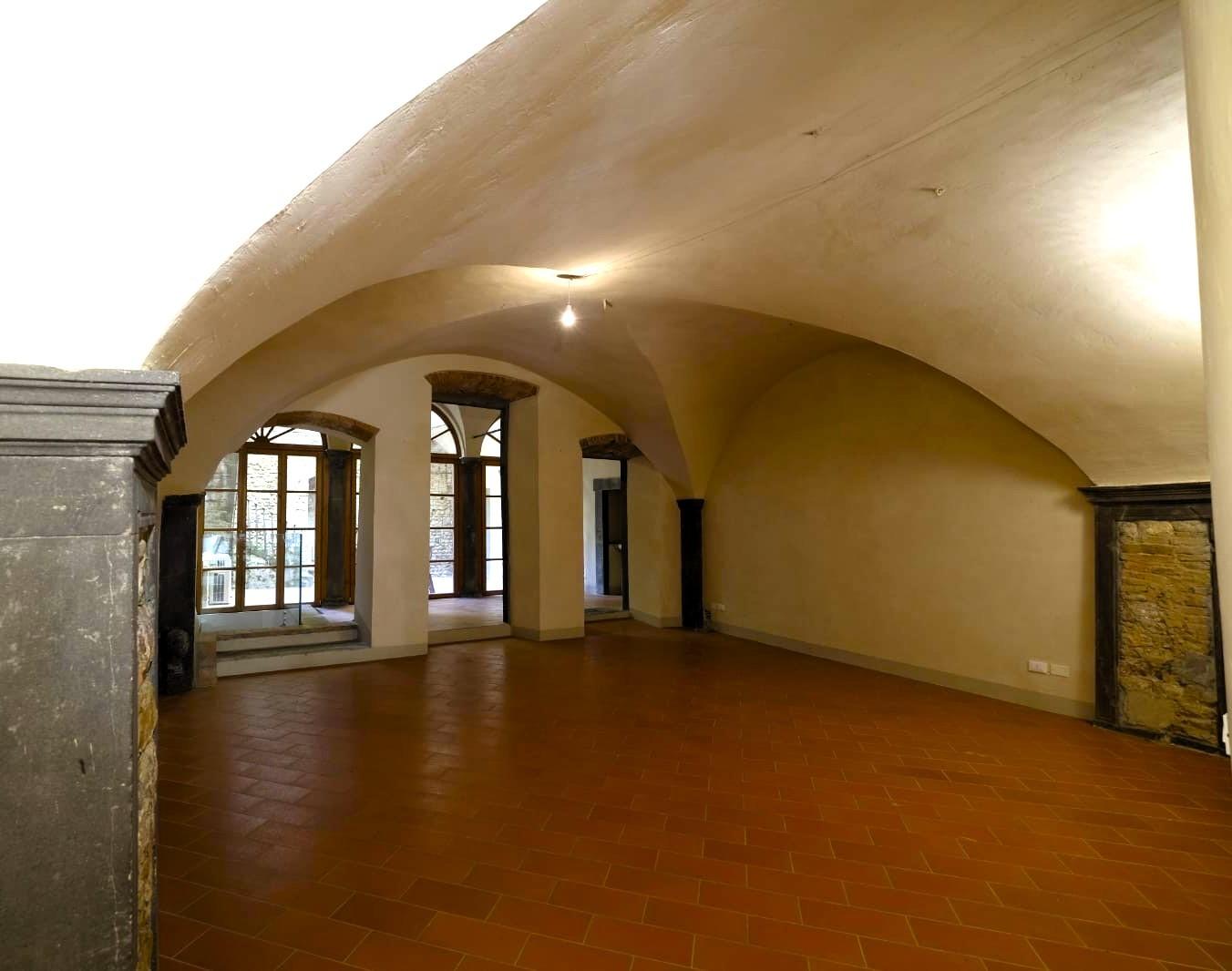 Immagine 2 di Locale commerciale in vendita  a San Casciano In Val Di Pesa