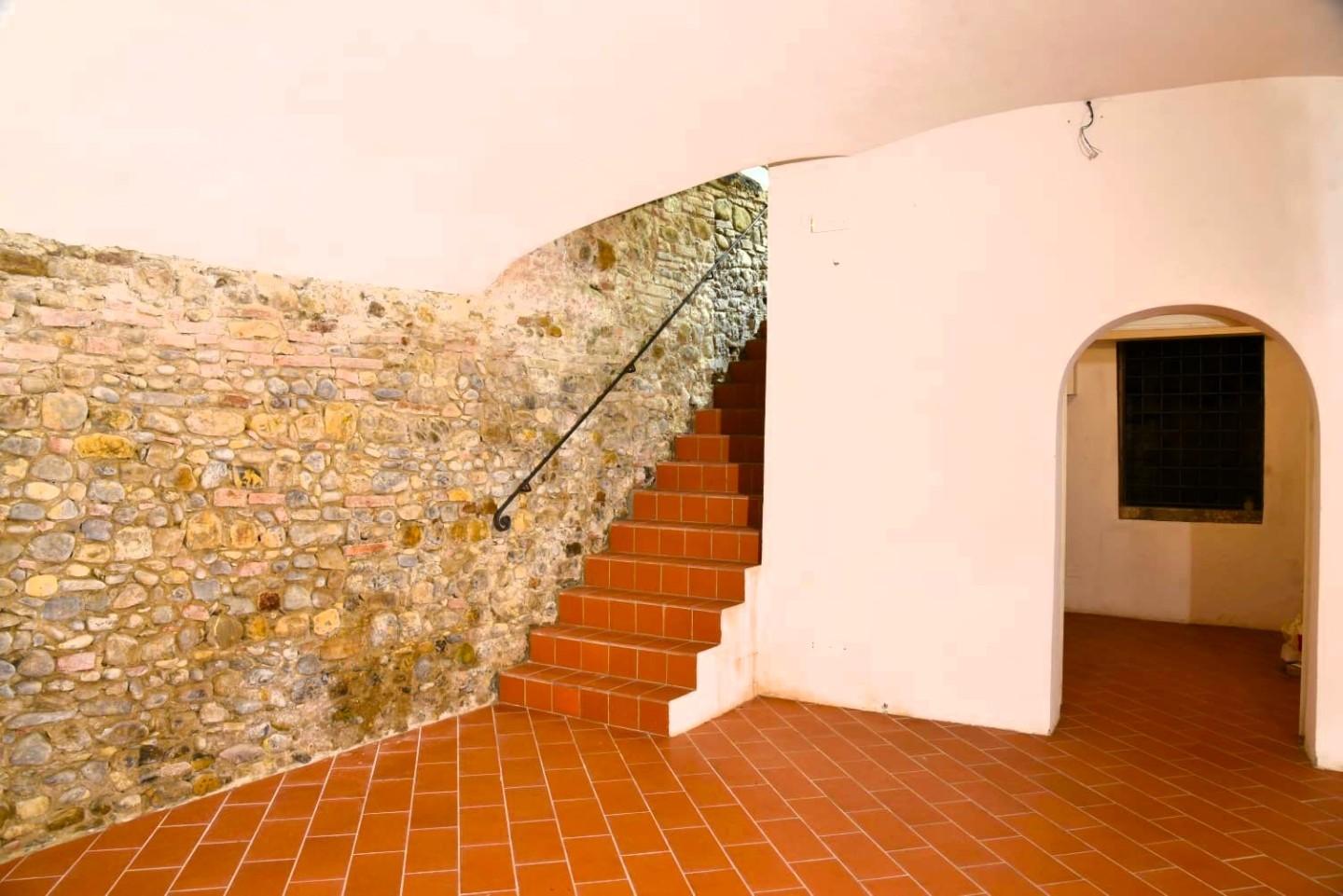 Immagine 17 di Locale commerciale in vendita  a San Casciano In Val Di Pesa