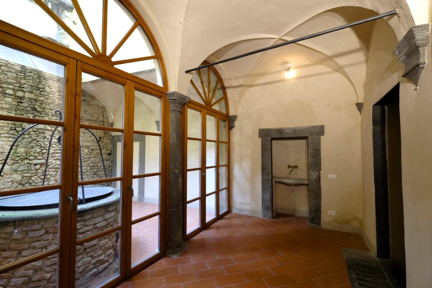 Immagine 12 di Locale commerciale in vendita  a San Casciano In Val Di Pesa