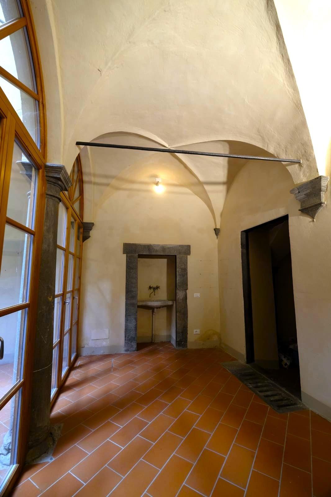 Immagine 11 di Locale commerciale in vendita  a San Casciano In Val Di Pesa