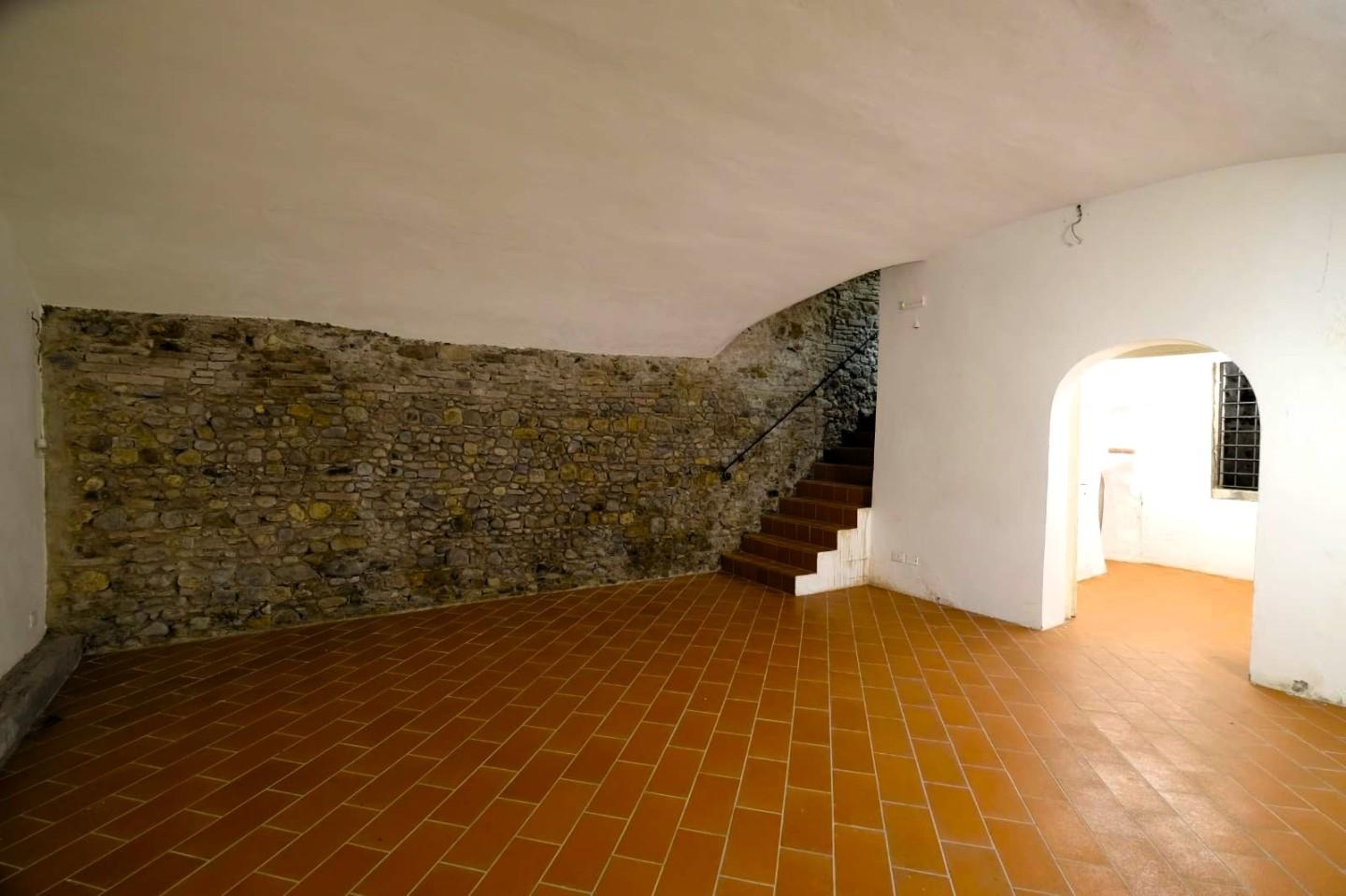 Immagine 18 di Locale commerciale in vendita  a San Casciano In Val Di Pesa