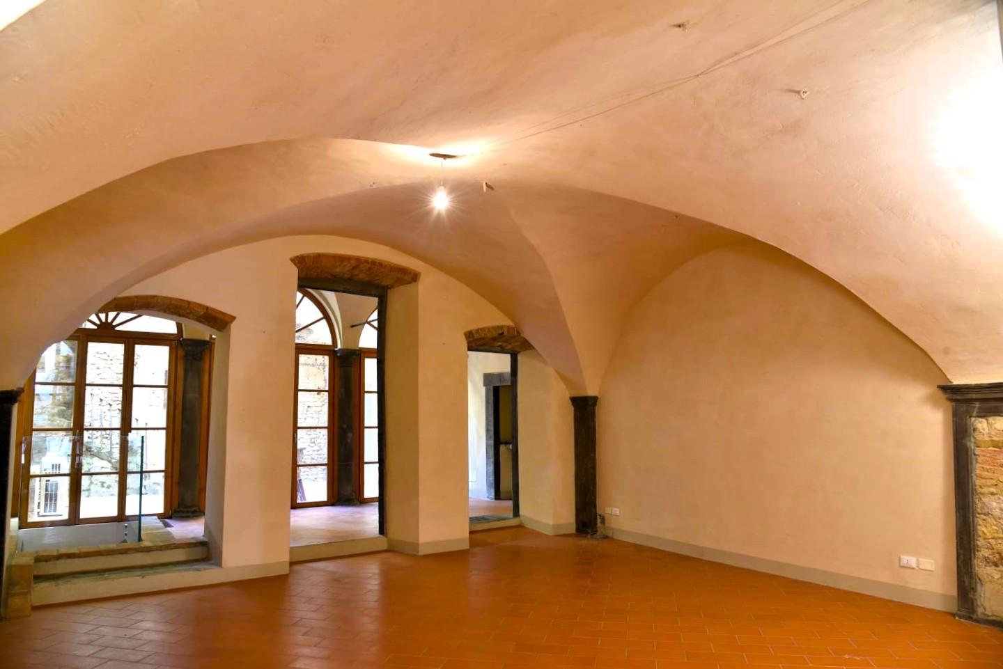 Immagine 1 di Locale commerciale in vendita  a San Casciano In Val Di Pesa