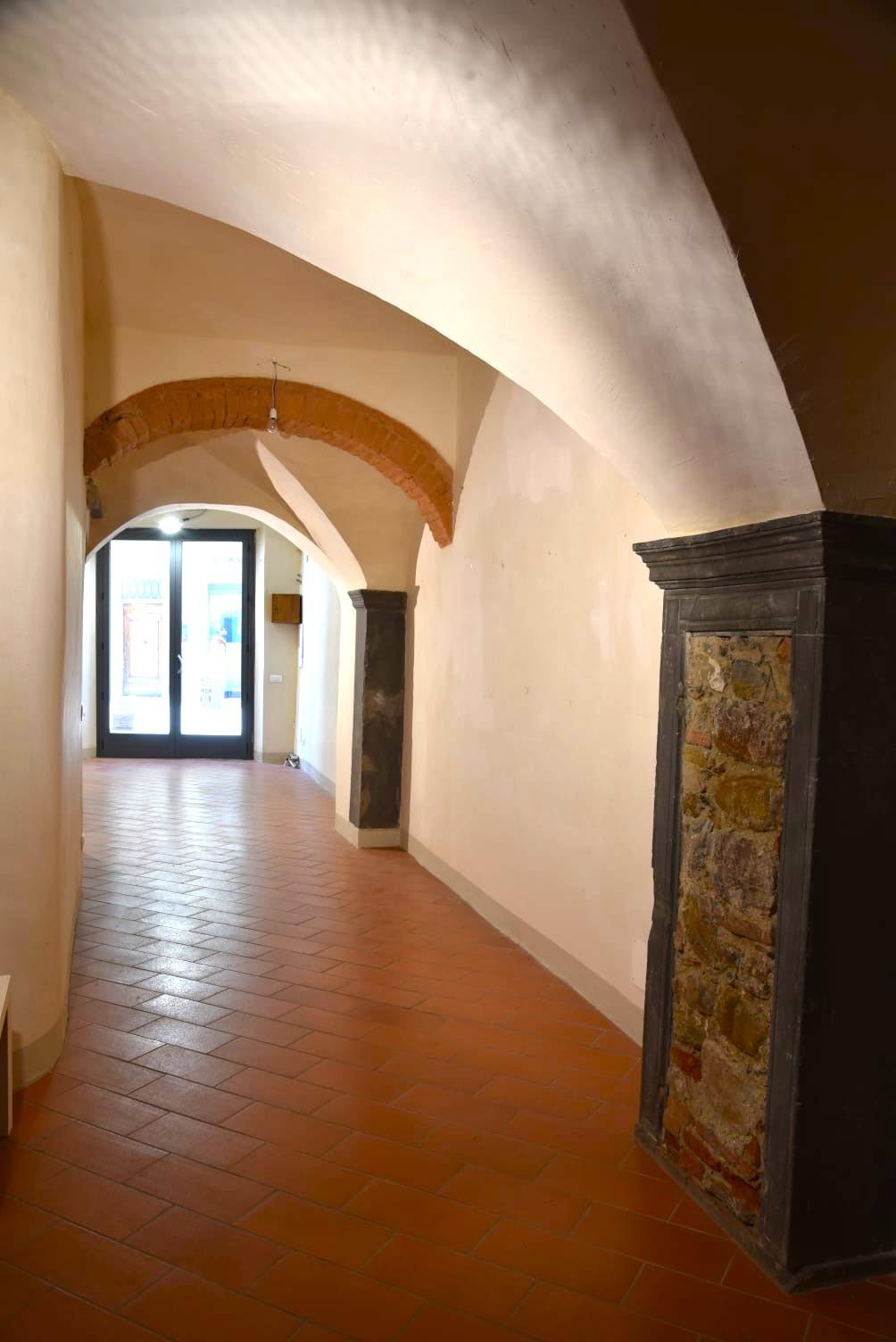 Immagine 6 di Locale commerciale in vendita  a San Casciano In Val Di Pesa