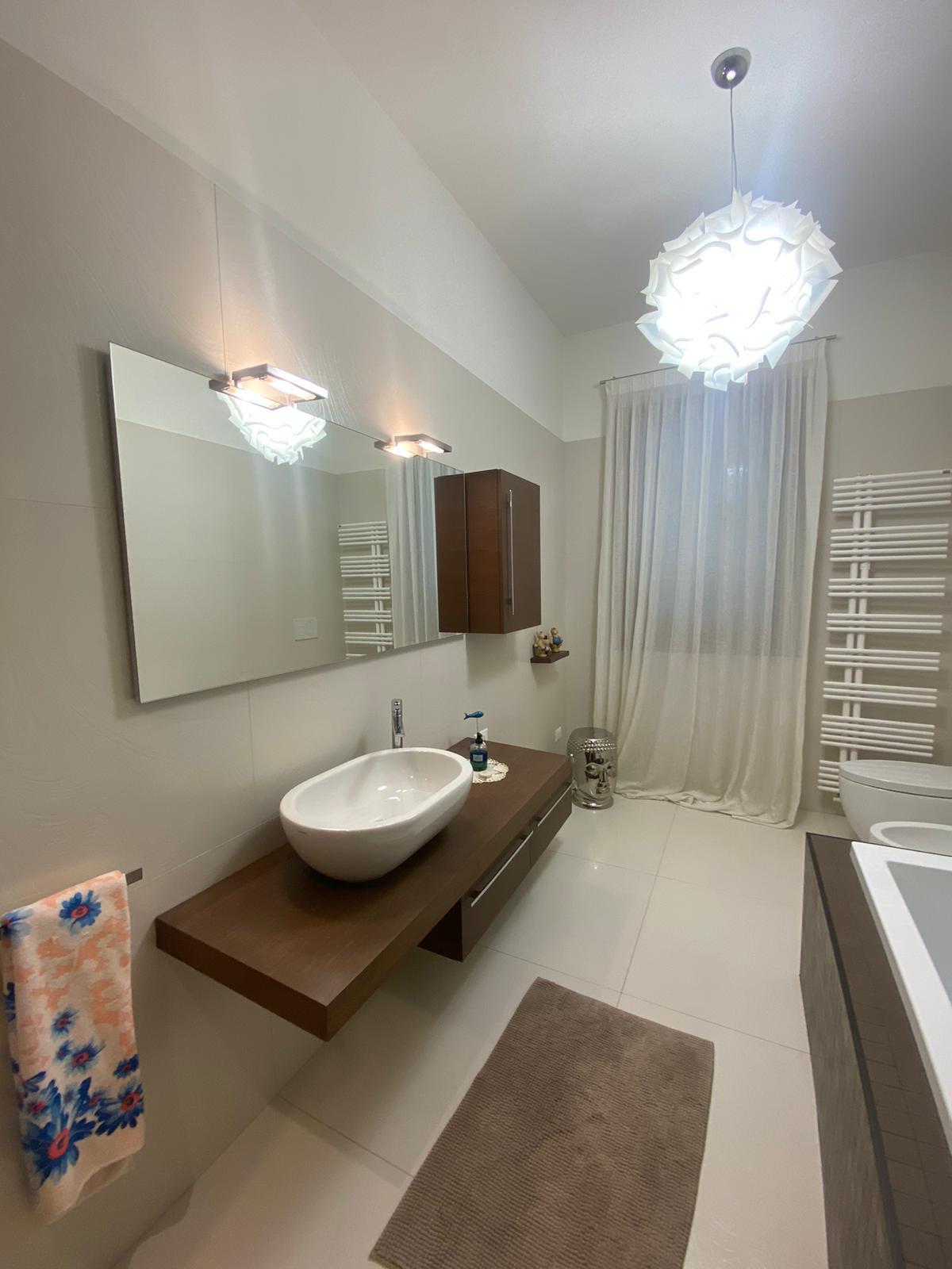 Immagine 16 di Casa bifamiliare in vendita  a Cascina