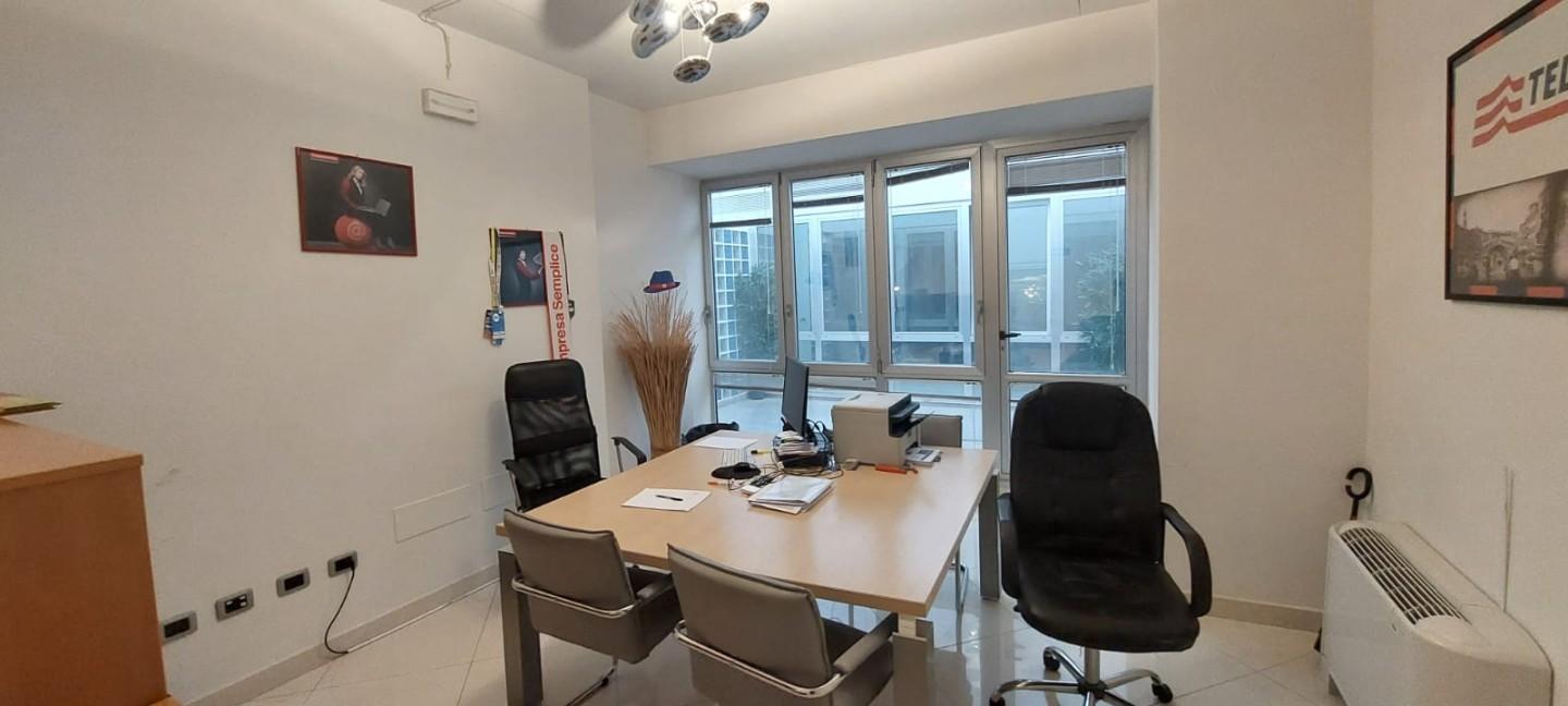 Immagine 11 di Ufficio in vendita  a Montelupo Fiorentino