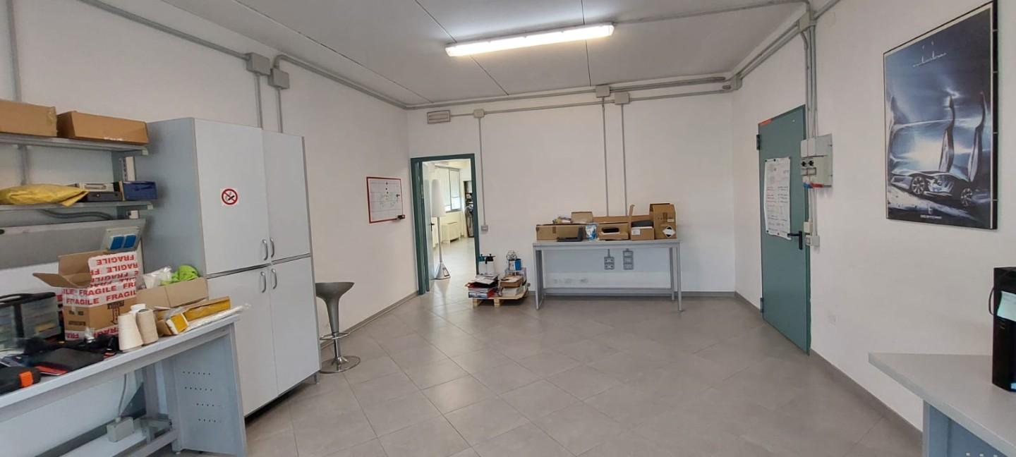 Immagine 13 di Ufficio in vendita  a Montelupo Fiorentino