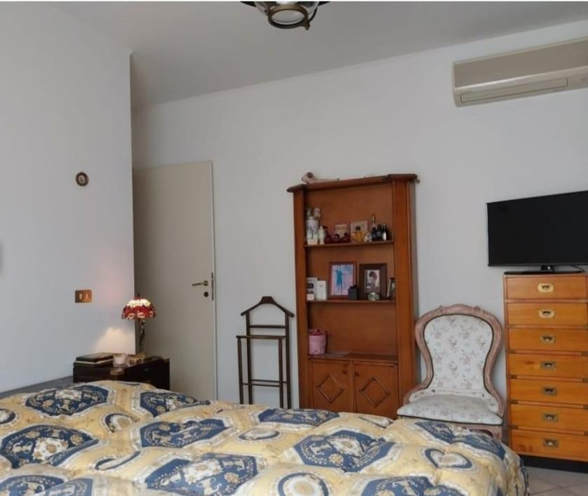 Immagine 8 di Appartamento in vendita  a Montignoso