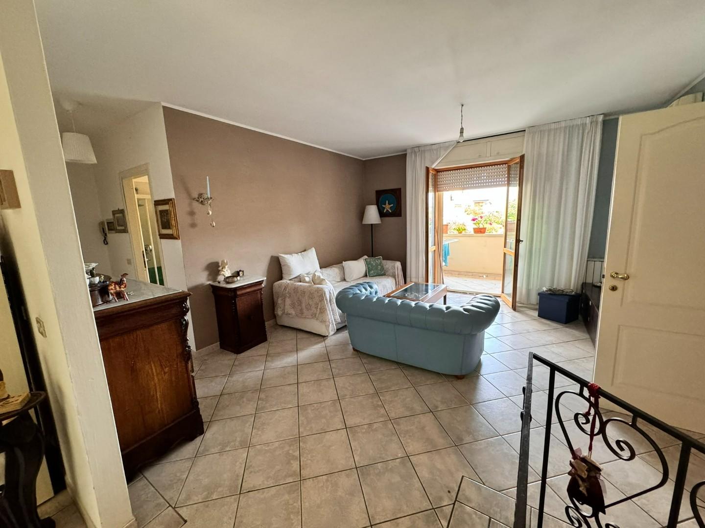 Immagine 18 di Appartamento in vendita  a Montignoso