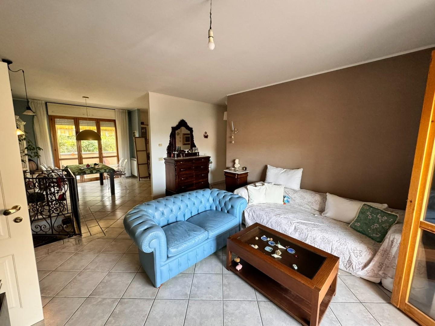 Immagine 14 di Appartamento in vendita  a Montignoso