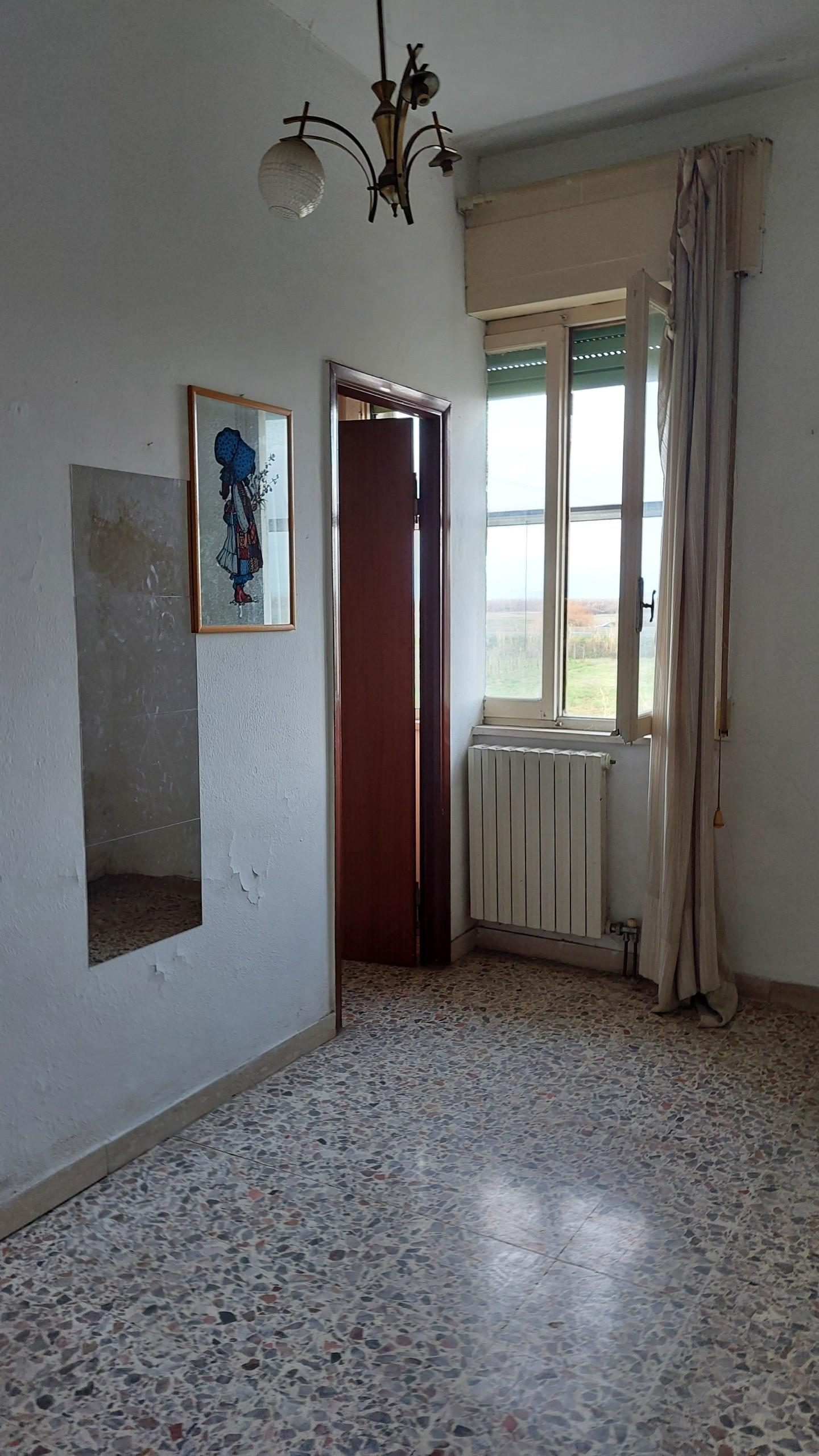 Immagine 18 di Porzione di casa in vendita  a Crespina Lorenzana