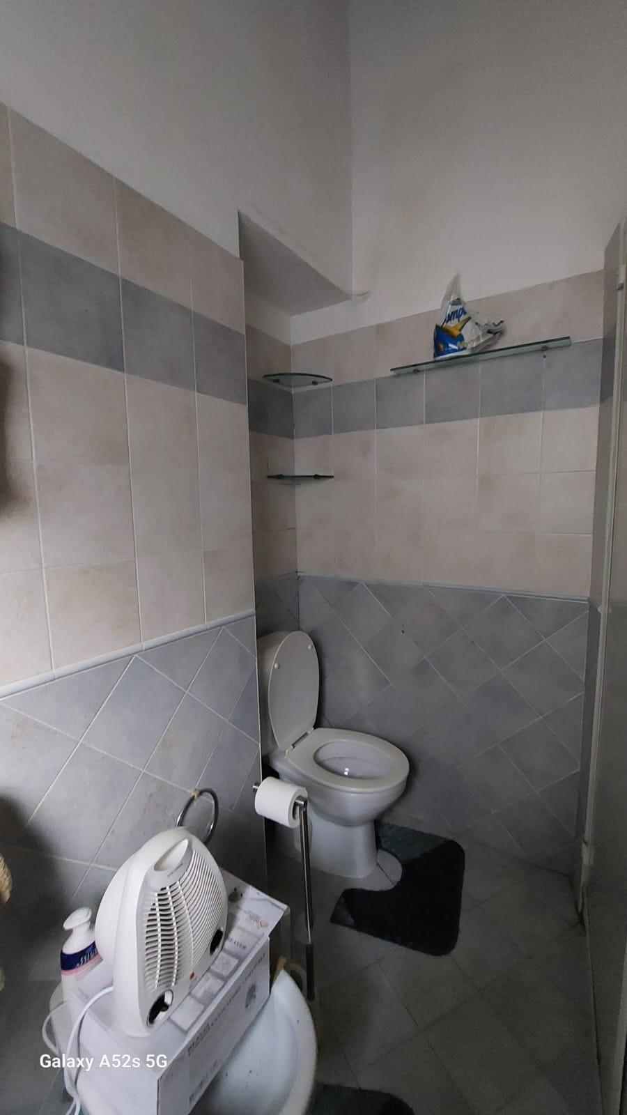 Immagine 5 di Appartamento in vendita  a Livorno