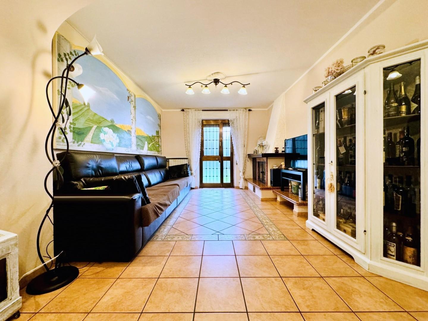 Immagine 7 di Casa semindipendente in vendita  a Pietrasanta