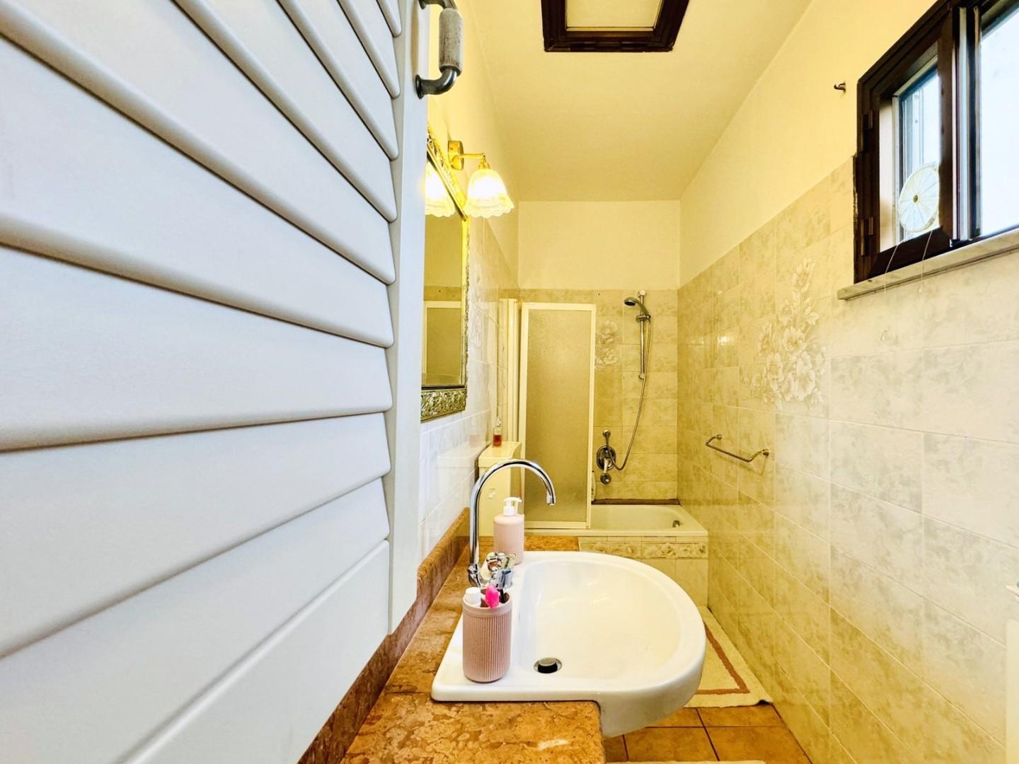 Immagine 15 di Casa semindipendente in vendita  a Pietrasanta