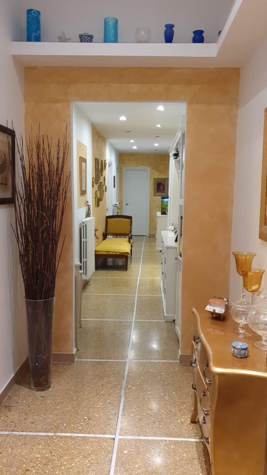 Immagine 11 di Appartamento in vendita  a Livorno