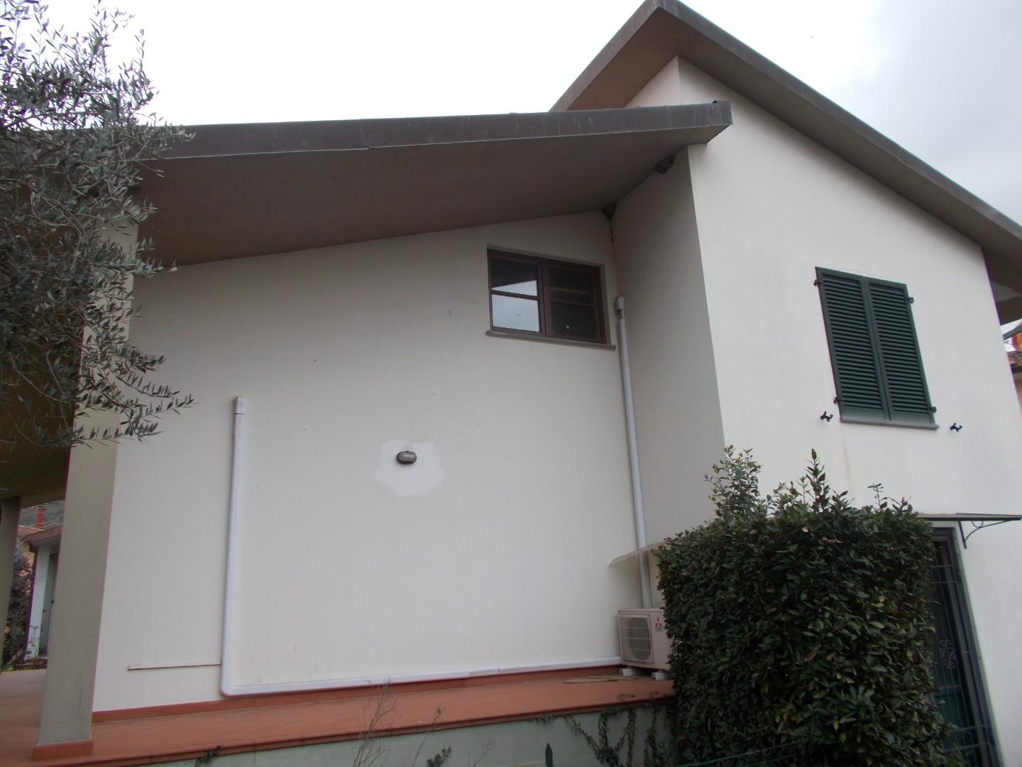 Immagine 7 di Villa in vendita  a Vecchiano