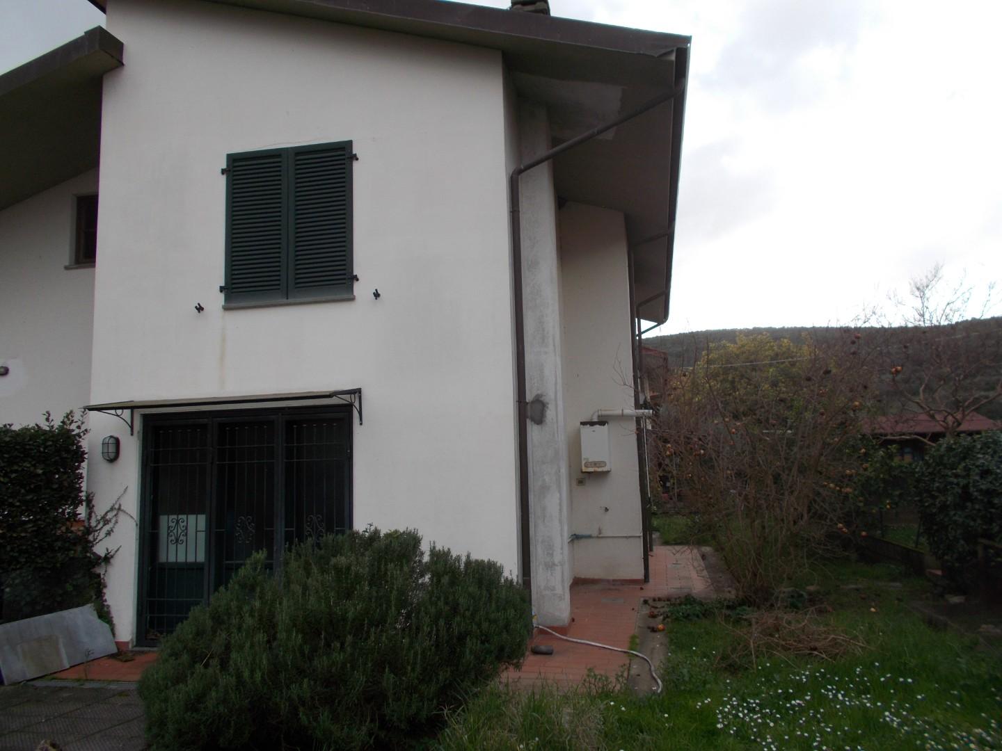 Immagine 9 di Villa in vendita  a Vecchiano
