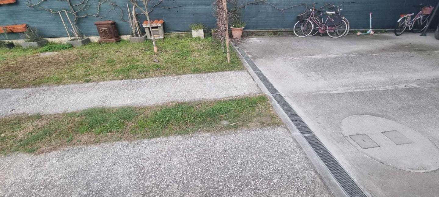 Immagine 30 di Villa in vendita  a Carrara