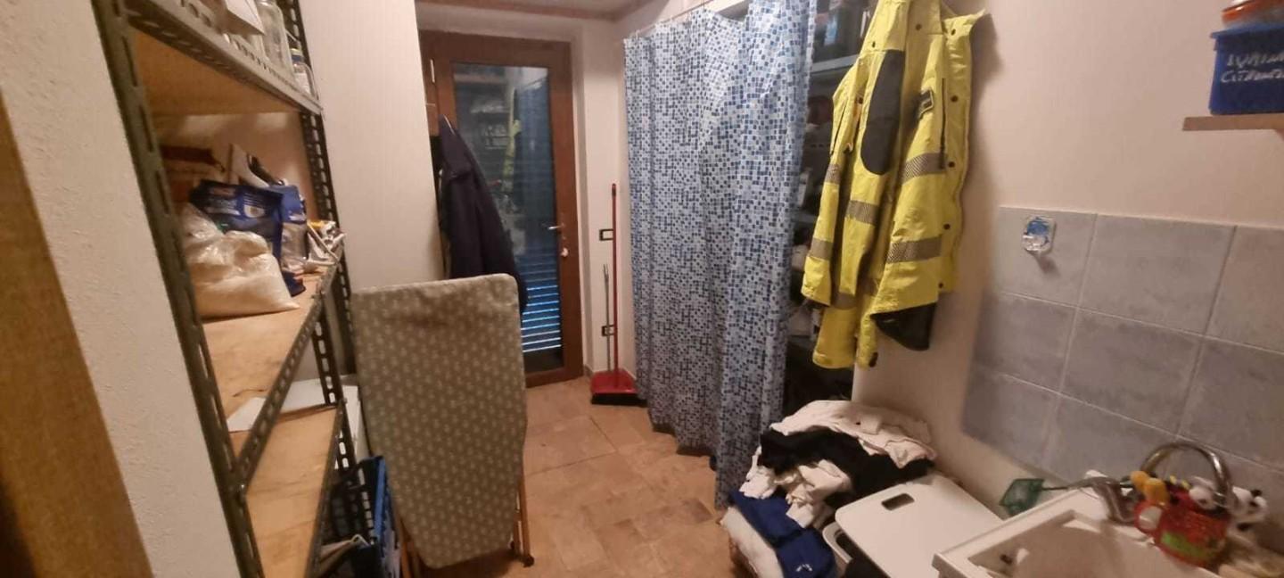 Immagine 7 di Villa in vendita  a Carrara