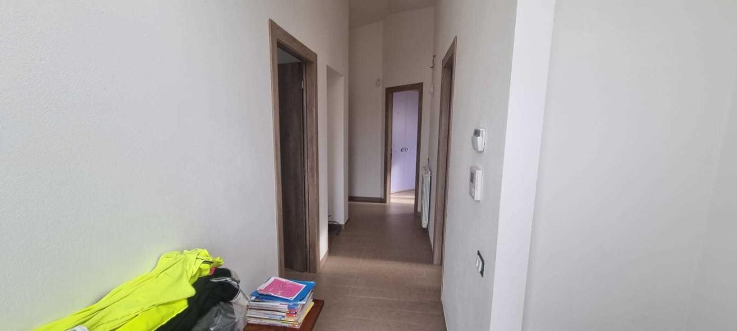 Immagine 13 di Villa in vendita  a Carrara