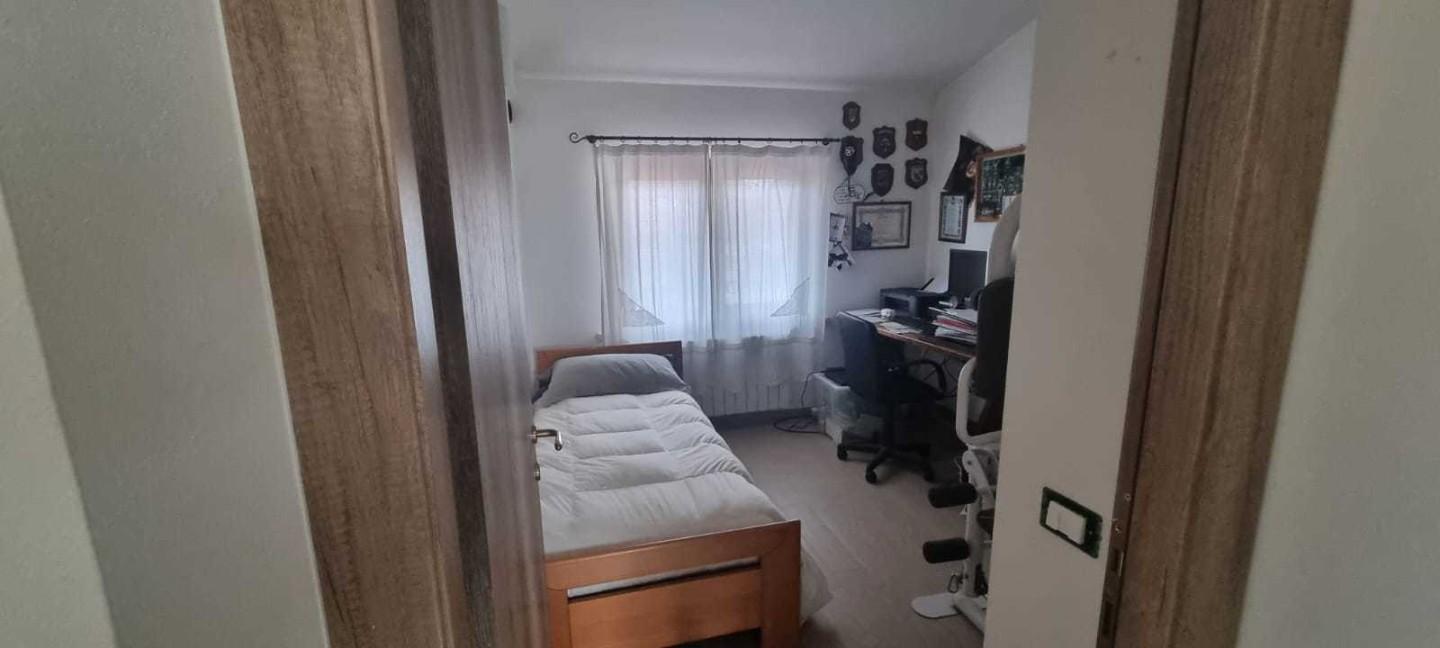 Immagine 23 di Villa in vendita  a Carrara