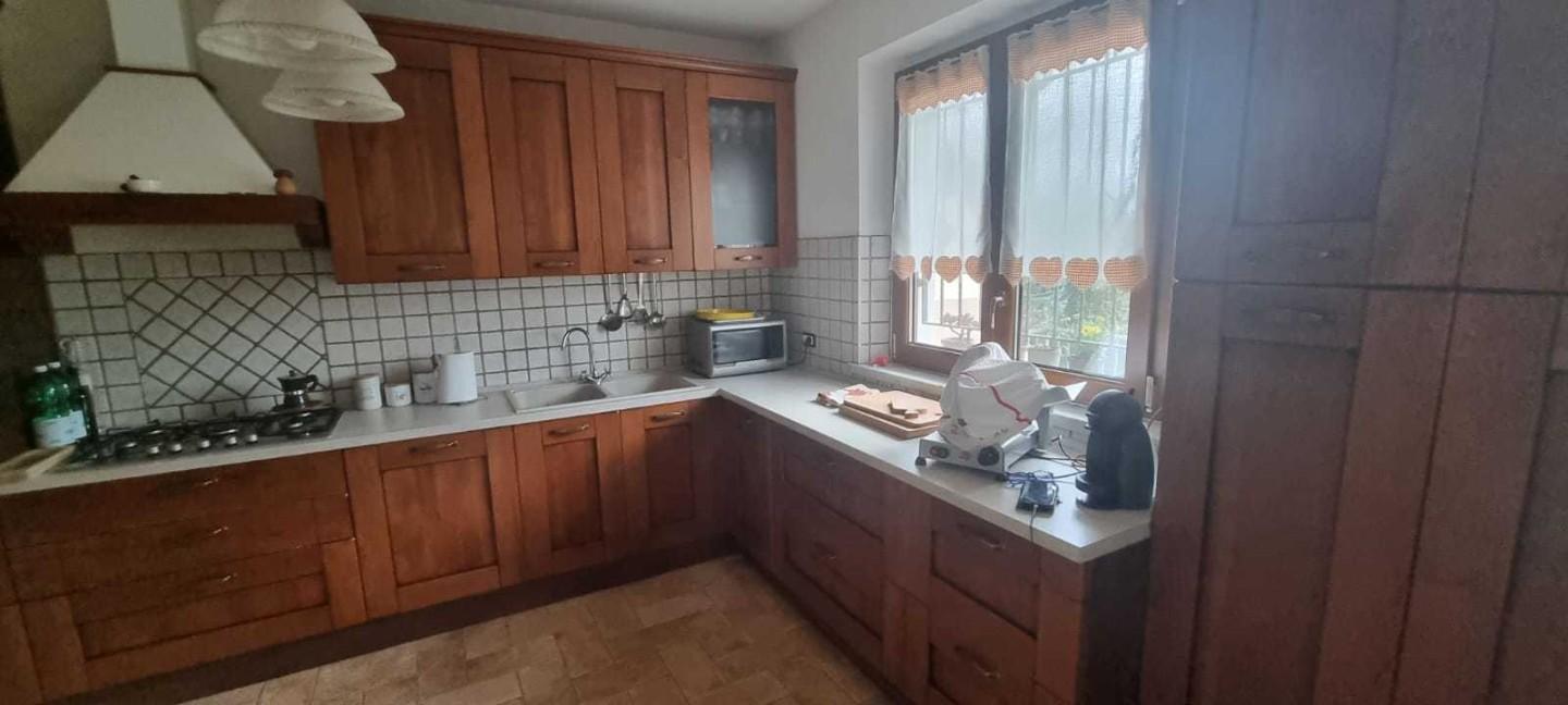 Immagine 4 di Villa in vendita  a Carrara