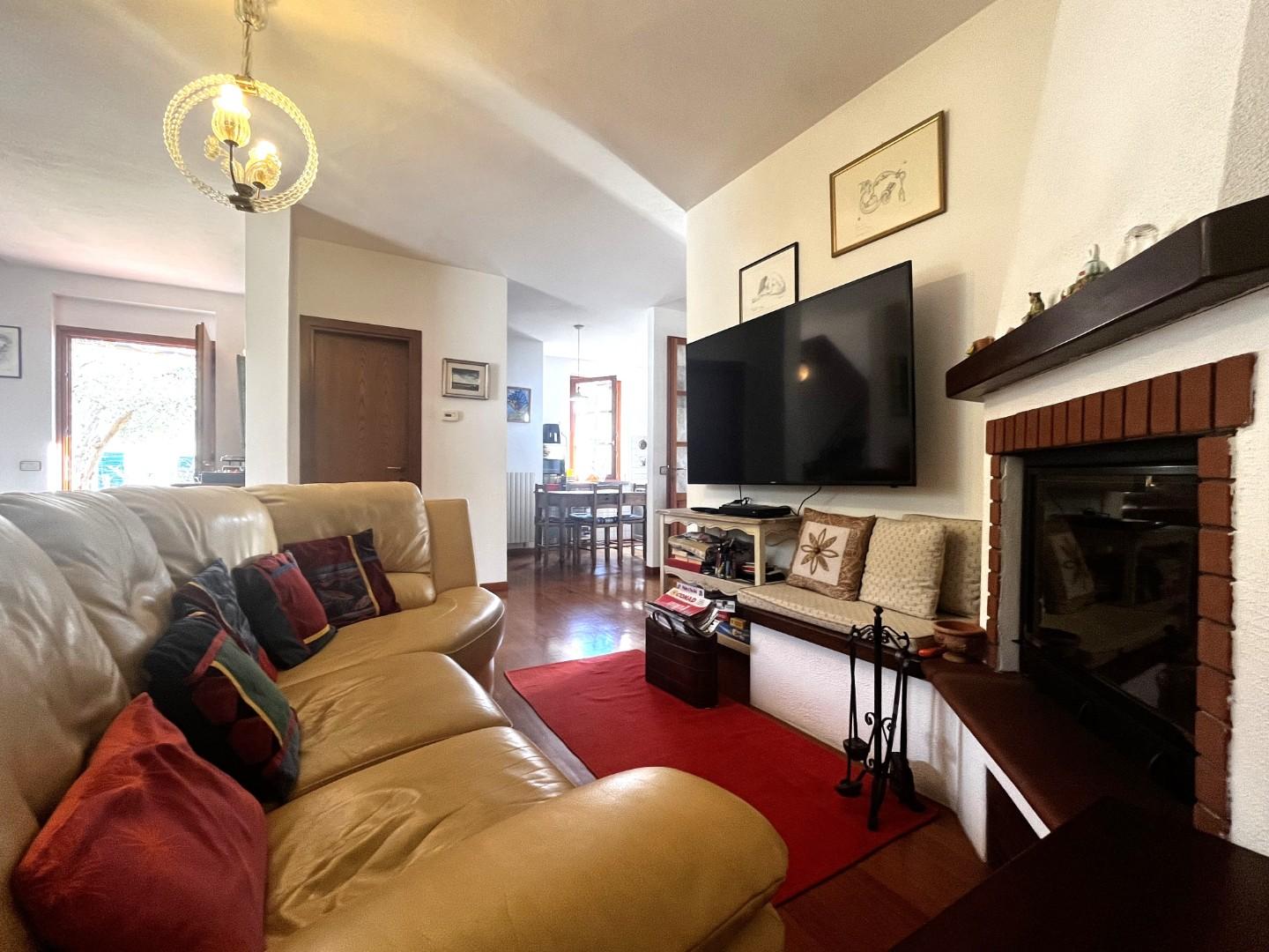 Immagine 12 di Casa bifamiliare in vendita  a Rosignano Marittimo