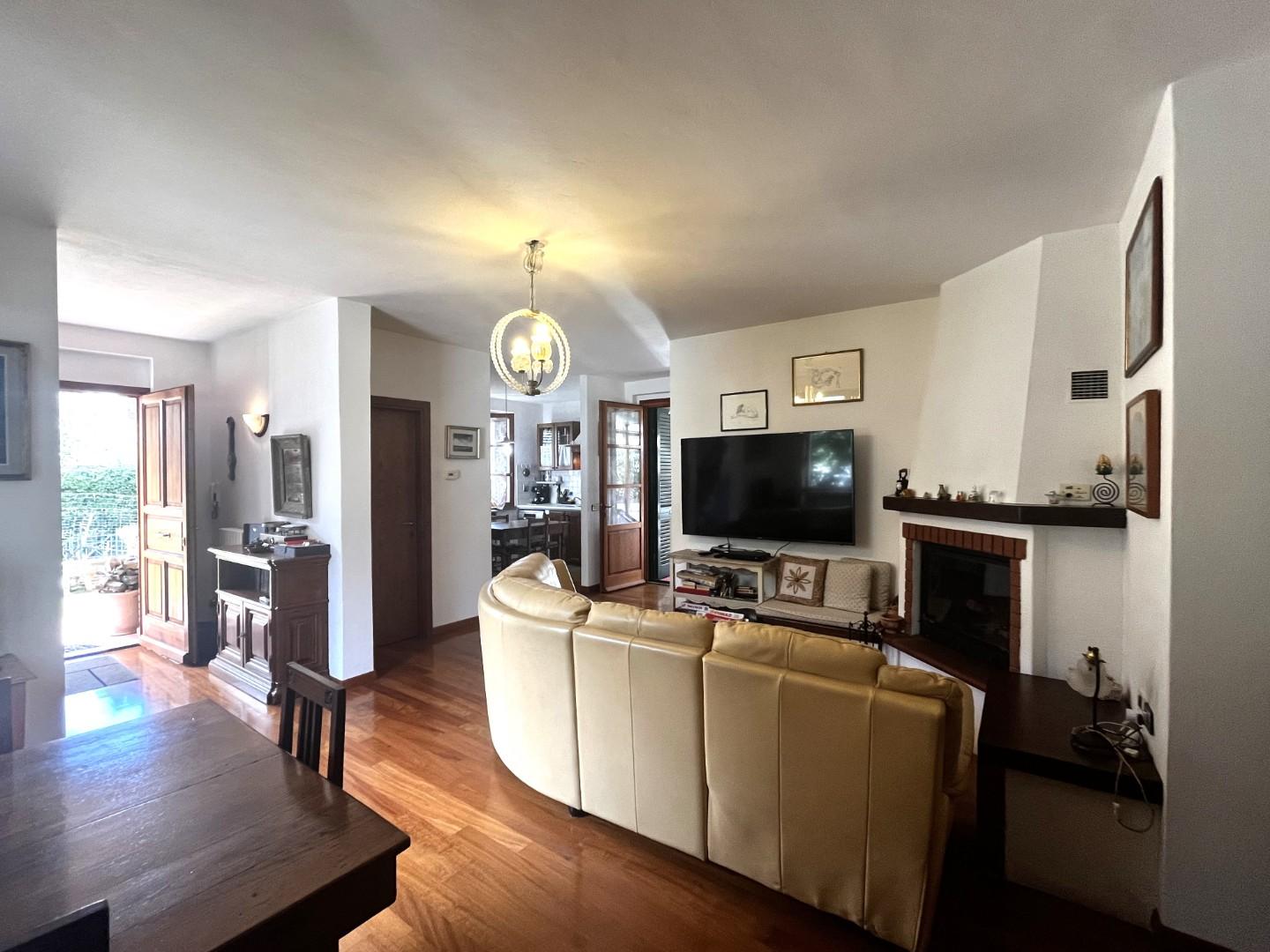 Immagine 10 di Casa bifamiliare in vendita  a Rosignano Marittimo