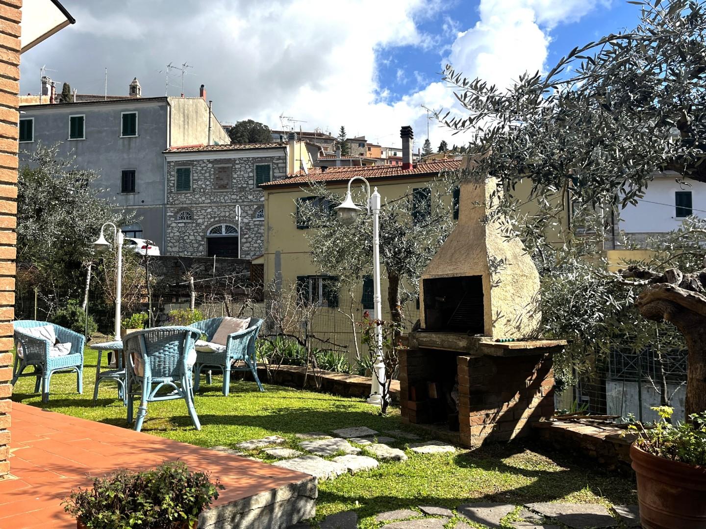 Immagine 8 di Casa bifamiliare in vendita  a Rosignano Marittimo