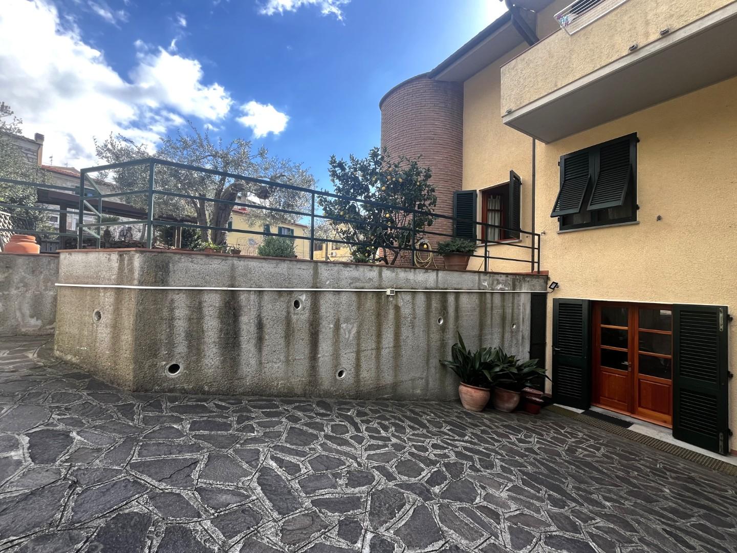 Immagine 39 di Casa bifamiliare in vendita  a Rosignano Marittimo